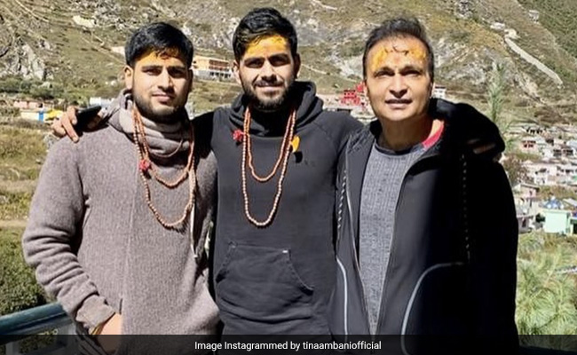 महाबलेश्वर में टहलते नजर आए अनिल अंबानी, वीडियो वायरल होने पर गोल्फ कोर्स बंद किया गया