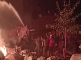 गाजियाबाद के स्लम एरिया में लगी आग, लोगों को सुरक्षित बचाया गया गाजियाबाद के स्लम एरिया में लगी आग, लोगों को सुरक्षित बचाया गया