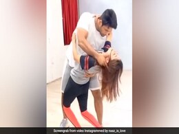 शहनाज गिल और सिद्धार्थ शुक्ला ने 'शोना शोना' पर किया धमाकेदार डांस, Video में दिखी जबरदस्त केमिस्ट्री शहनाज गिल और सिद्धार्थ शुक्ला ने 'शोना शोना' पर किया धमाकेदार डांस, Video में दिखी जबरदस्त केमिस्ट्री