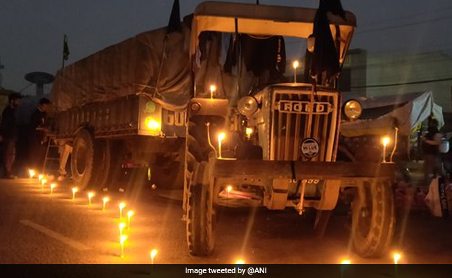 In Pics: Farmers Celebrate Guru Nanak Jayanti At Protest Site, Candles Lit
