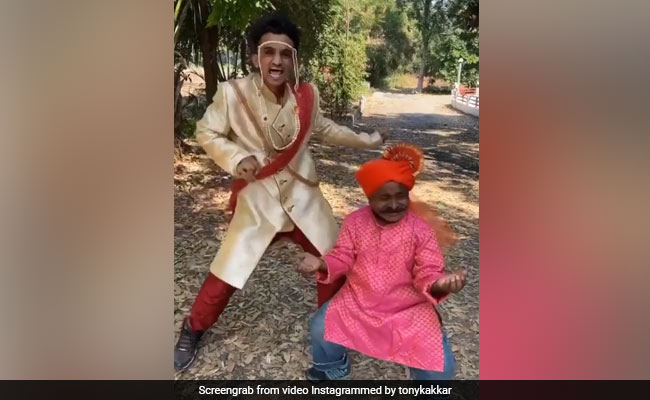 Tony Kakkar  के गाने पर दूल्हे ने दोस्त संग यूं किया डांस, सिंगर ने शेयर किया वायरल Video