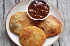 How To Make Pyaz Kachori | Easy Pyaz Kachori Recipe Video How To Make Pyaz Kachori | Easy Pyaz Kachori Recipe Video