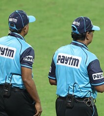 Yuvraj, Harbhajan Baffled By Umpiring Error During RCB-SRH Clash Yuvraj, Harbhajan Baffled By Umpiring Error During RCB-SRH Clash