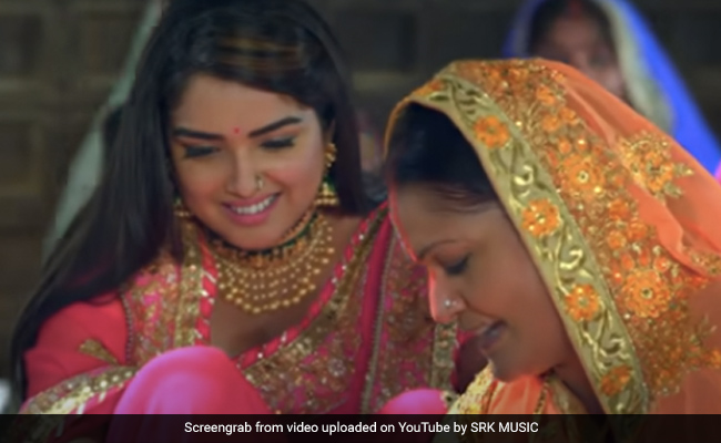 Bhojpuri: आम्रपाली दुबे के 'छठ पूजा' सॉन्ग का यूट्यूब पर धमाल, एक करोड़ से ज्यादा बार देखा गया Video