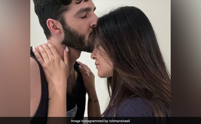 Love, Actually - Rohman Shawl's Birthday Greeting For Girlfriend Sushmita Sen