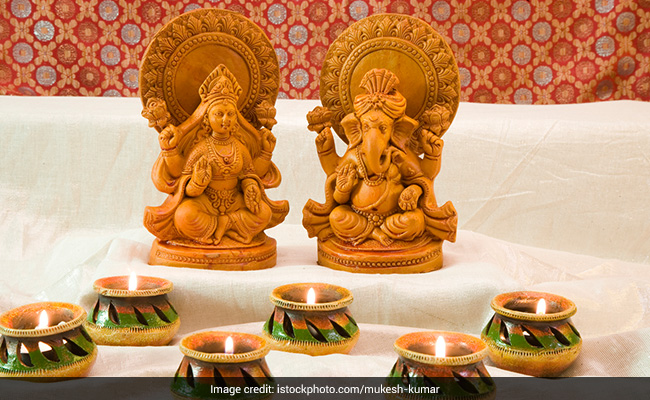 Laxmi Puja 2020: Lakshmi <i>Puja</i> Time, <i>Puja Muhurat</i> In 12 Cities And Special Foods