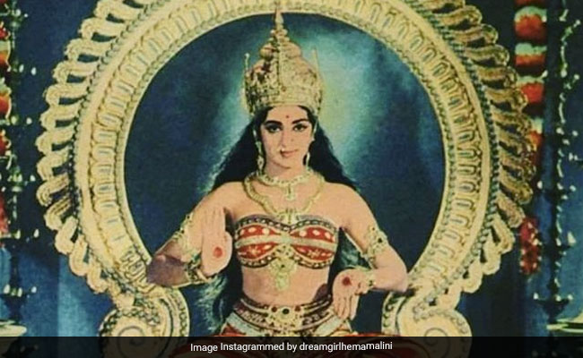 Hema Malini Has Been Looking For This Pic For Years And Finally Found It