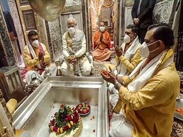 Watch: PM Modi Prays At Kashi Vishwanath Temple In Varanasi On Dev Diwali Watch: PM Modi Prays At Kashi Vishwanath Temple In Varanasi On Dev Diwali