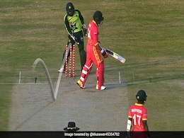 PAK vs ZIM 2nd T20I: अब्दुल कादिर के बेटे उसमान कादिर ने फेंकी रहस्यमयी गेंद, देखकर क्रिकेट वर्ल्ड हैरान..देखें Video PAK vs ZIM 2nd T20I: अब्दुल कादिर के बेटे उसमान कादिर ने फेंकी रहस्यमयी गेंद, देखकर क्रिकेट वर्ल्ड हैरान..देखें Video