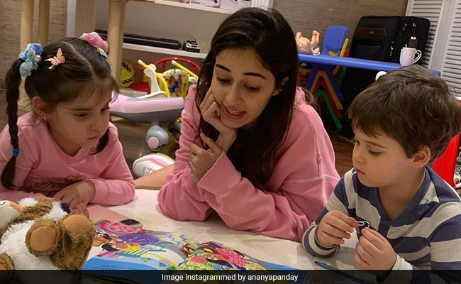 In This Book Club, Ananya Panday's Co-Readers Are Roohi And Yash