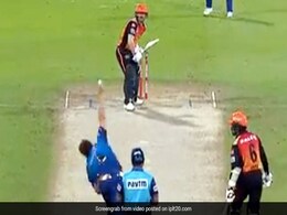 IPL 2020: डेविड वॉर्नर ने जड़े लगातार तीन चौके, पैटिंसन की पिटाई देख उतरा रोहित शर्मा का चेहरा - देखें Video IPL 2020: डेविड वॉर्नर ने जड़े लगातार तीन चौके, पैटिंसन की पिटाई देख उतरा रोहित शर्मा का चेहरा - देखें Video