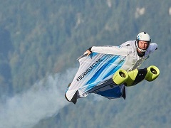 This BMW Powered Wingsuit Clocks 300 Kmph This BMW Powered Wingsuit Clocks 300 Kmph