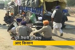 जीटी करनाल रोड पर जुटे प्रदर्शनकारी किसान, महीनों की राशन सामग्री भी है साथ में जीटी करनाल रोड पर जुटे प्रदर्शनकारी किसान, महीनों की राशन सामग्री भी है साथ में