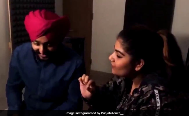 लड़की ने ऐसे धमाकेदार अंदाज में गाया पंजाबी गाना, आनंद महिंद्रा बोले- 'बैट्री चार्ज कर दी...' - देखें Video