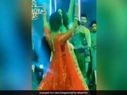 Neha Kakkar गाना सुनकर नहीं कर पाईं कंट्रोल, अपनी शादी में 'दम दम मस्त' पर यूं झूमकर किया डांस- देखें Video Neha Kakkar गाना सुनकर नहीं कर पाईं कंट्रोल, अपनी शादी में 'दम दम मस्त' पर यूं झूमकर किया डांस- देखें Video