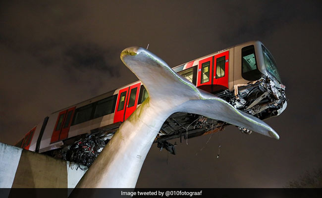 स्टेशन तोड़कर आगे निकली मेट्रो, पटरी से उतरी तो व्हेल की 'पूंछ' ने ऐसे रोका बड़ा हादसा