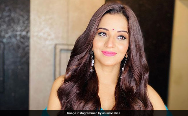 Monalisa ने करवा चौथ के बाद शेयर की Photos, इस अंदाज में दिखीं एक्ट्रेस