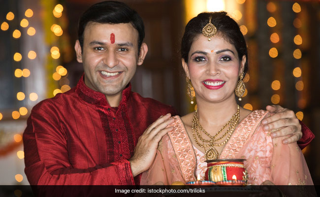 Karwa Chauth 2020: Here&rsquo;s Why Your Partner Should Also Fast With You On This Special Day