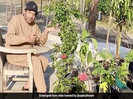 धर्मेंद्र को उनके दोस्त ने दिया तोहफा, फैन्स को दिखाते हुए बोले- मैं इसको अपने हाथ से लगाऊंगा- देखें Video धर्मेंद्र को उनके दोस्त ने दिया तोहफा, फैन्स को दिखाते हुए बोले- मैं इसको अपने हाथ से लगाऊंगा- देखें Video