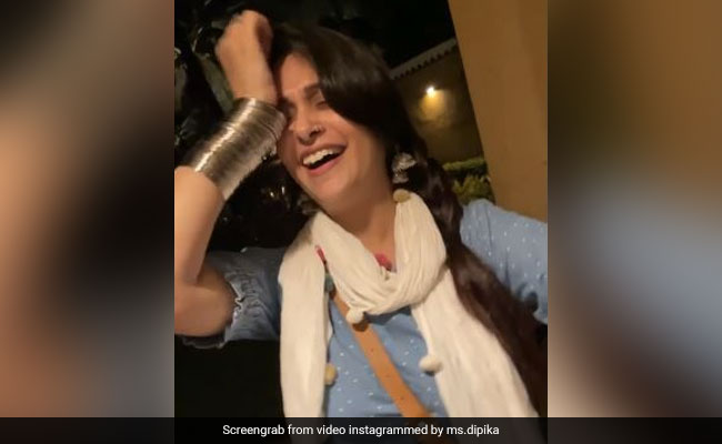 दीपिका कक्कड़ ने 'झुमका गिरा रे बरेली के बाजार में' गाने पर यूं किया ताबड़तोड़ डांस, वायरल हुआ Video