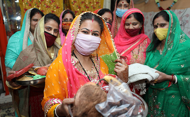 Karwa Chauth Moonrise Today: Puja Muhurat Starts, See Updates And Pics