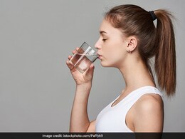 सर्दियों में इस तरीके से पिएंगे पानी तो कभी नहीं होंगे डिहाइड्रेट, जान लें पानी पीने का सही तरीका