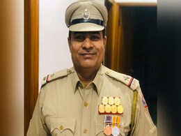 दिल्ली पुलिस का ASI निकला जबरन वसूली के रैकेट का मास्टरमाइंड, मिल चुका है गैलेंट्री अवॉर्ड दिल्ली पुलिस का ASI निकला जबरन वसूली के रैकेट का मास्टरमाइंड, मिल चुका है गैलेंट्री अवॉर्ड