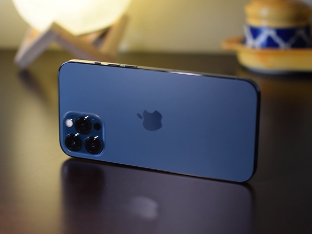 iPhone 12 Pro Max Review: Better Than iPhone 12 Pro?