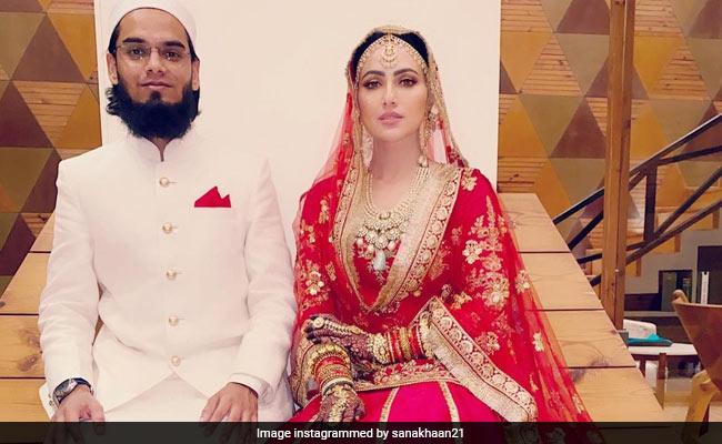 Sana Khan Marries Anas Sayed In An Intimate Ceremony. See Viral Pics