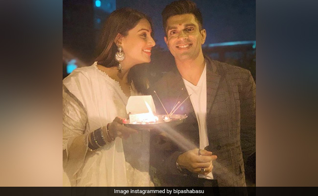 Karwa Chauth Throwback: When Bipasha Basu And Karan Singh Grover Broke Their Fast On The Street
