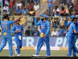 AUS vs IND, 1st ODI: इसलिए पहले वनडे में दोनों टीमों के खिलाड़ी हाथ पर काली पट्टी बांध कर खेलेंगे AUS vs IND, 1st ODI: इसलिए पहले वनडे में दोनों टीमों के खिलाड़ी हाथ पर काली पट्टी बांध कर खेलेंगे
