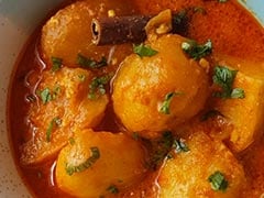 This South Indian-Style Aloo Rasedar Is Just Perfect To Pair With Hot And Crispy Puri This South Indian-Style Aloo Rasedar Is Just Perfect To Pair With Hot And Crispy Puri