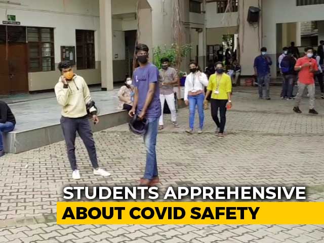 Mixed Response To Colleges Opening In Karnataka