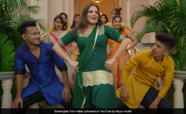 Himanshi Khurana का नया पंजाबी सॉन्ग 'इक नंबर दी चीज' हुआ रिलीज, Video हुआ वायरल