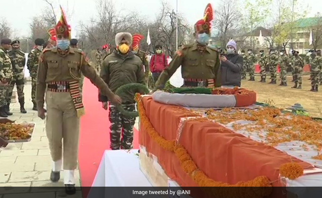 सरहद की सुरक्षा करते शहीद जवानों को सेना ने दी अंतिम विदाई, घुसपैठ की थी नाकाम