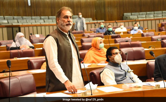 Pak Considers Treason Case Against Its Leader For Remark On Abhinandan