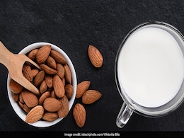 Hair Care: बालों को घना और मजबूत बनाने के लिए इस्तेमाल करें Almond Milk Hair Mask Hair Care: बालों को घना और मजबूत बनाने के लिए इस्तेमाल करें Almond Milk Hair Mask