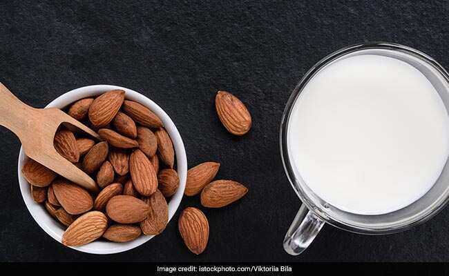 World Sleep Day 2021: अच्छी नींद के लिए एक गिलास दूध में मिलाएं ये आयुर्वेदिक चीजें और सोने से पहले पिएं!