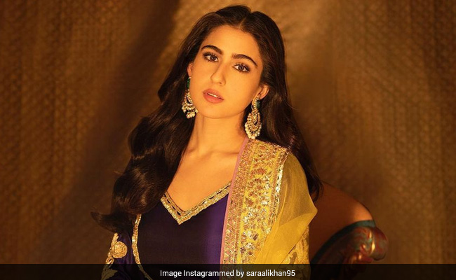Sara Ali Khan का दिवाली पर दिखा रॉयल अंदाज, खूब वायरल हो रही हैं Photos