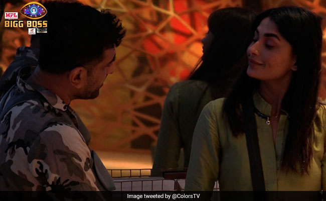 <I>Bigg Boss 14</I> Written Update, November 13, 2020: Eijaz Khan And Pavitra Punia Confess Their Feelings For Each Other