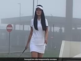 पंजाबी एक्ट्रेस नीरू बाजवा खुद ही के साथ खेलने लगीं बैडमिंटन, अंदाज देख फैन्स हुए दीवाने- देखें Video पंजाबी एक्ट्रेस नीरू बाजवा खुद ही के साथ खेलने लगीं बैडमिंटन, अंदाज देख फैन्स हुए दीवाने- देखें Video