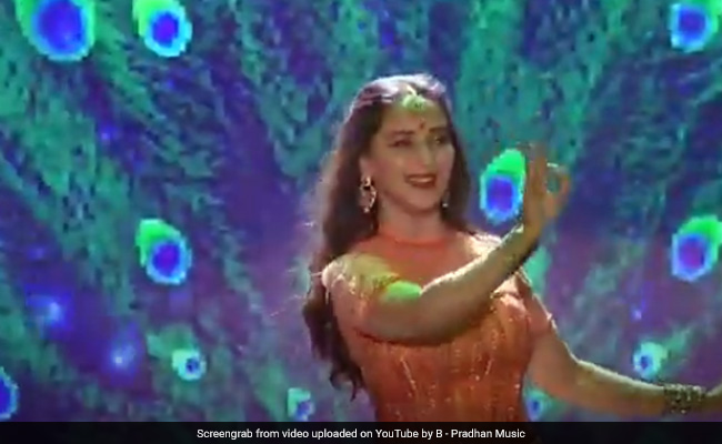 Madhuri Dixit ने 'मार डाला' सॉन्ग पर डांस और एक्सप्रेशन से मचाया धमाल, देखें थ्रोबैक Video