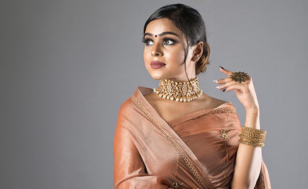 Dress To Impress With These Glamorous <i>Sarees</i> In Your Closet