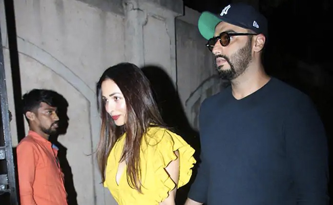 Arjun Kapoor And "Check" Mate Malaika Arora's Subtle Social Media PDA