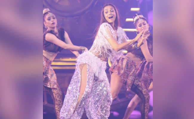Malaika Arora ने 'मुन्नी बदनाम' पर डांस कर स्टेज पर लगाई आग, फिनाले में यूं दी शानदार परफॉर्मेंस- देखें Video