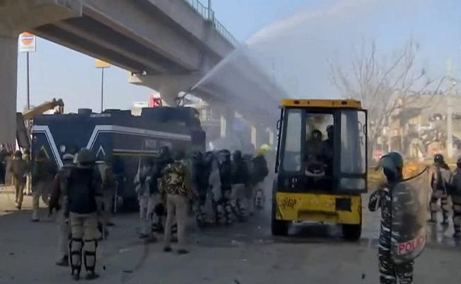 किसान आंदोलन : दिल्ली ब्लॉक करने की किसानों की धमकी के बाद अमित शाह की बैठक; पढ़ें बड़ी बातें