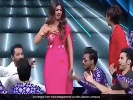 Shilpa Shetty ने 'मैं आई हूं यू पी बिहार लूटने' पर यूं किया धमाकेदार डांस, Video ने मचा दिया तहलका Shilpa Shetty ने 'मैं आई हूं यू पी बिहार लूटने' पर यूं किया धमाकेदार डांस, Video ने मचा दिया तहलका