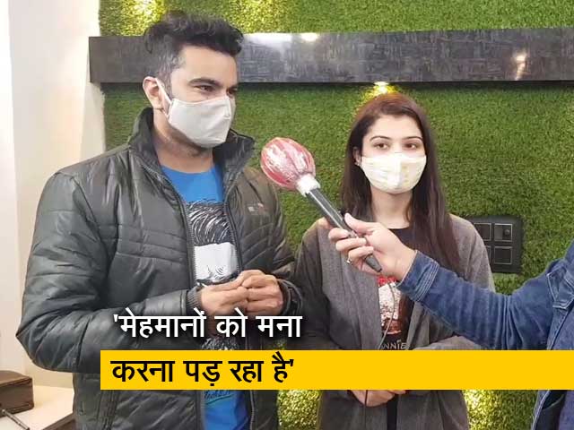 सरकार की तरफ से दिल्ली में शादी-समारोह में 50 मेहमानों की शर्त से परेशान हैं लोग