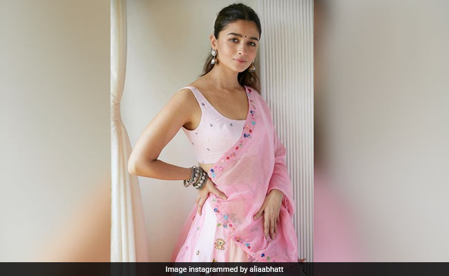 Diwali 2020 - What Makes Alia Bhatt's <I>Lehenga</i> Super Special: "Wore Something Different"