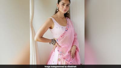 alia bhatt pink dress Alia Bhatt pretty in pink
